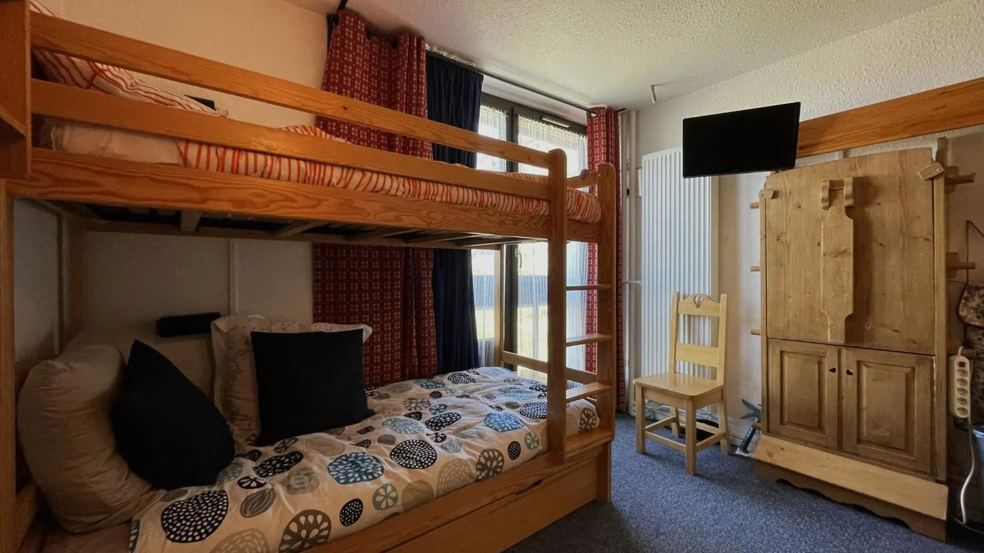 アパート サン・マルタン・ド・ベルヴィルStudio Economique 13M² Pour 2 Personnes Au Pied Des Pistes, Croisette, Les Menuires - Fr-1-452-285アパートメント フランス